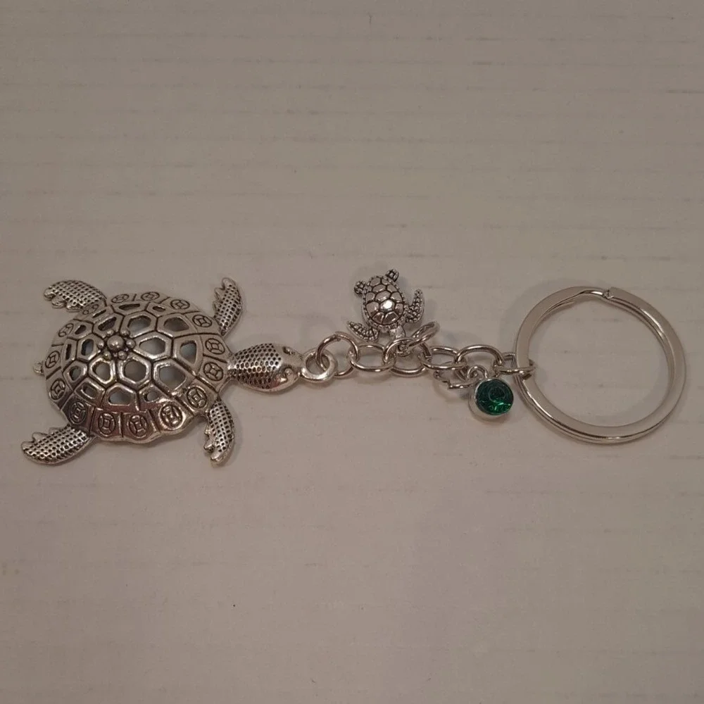 New In Packaging 1pc Sea Turtle With Baby And Green Stone Keychain W/Octopus Sty